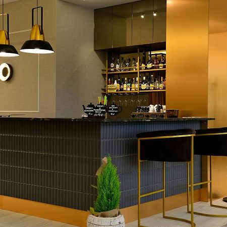 Quest Hotel - Dawniej Hotel Planeta ブジェスコ エクステリア 写真