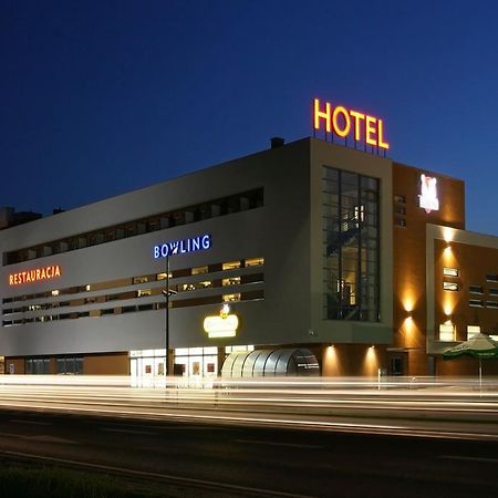 Quest Hotel - Dawniej Hotel Planeta ブジェスコ エクステリア 写真