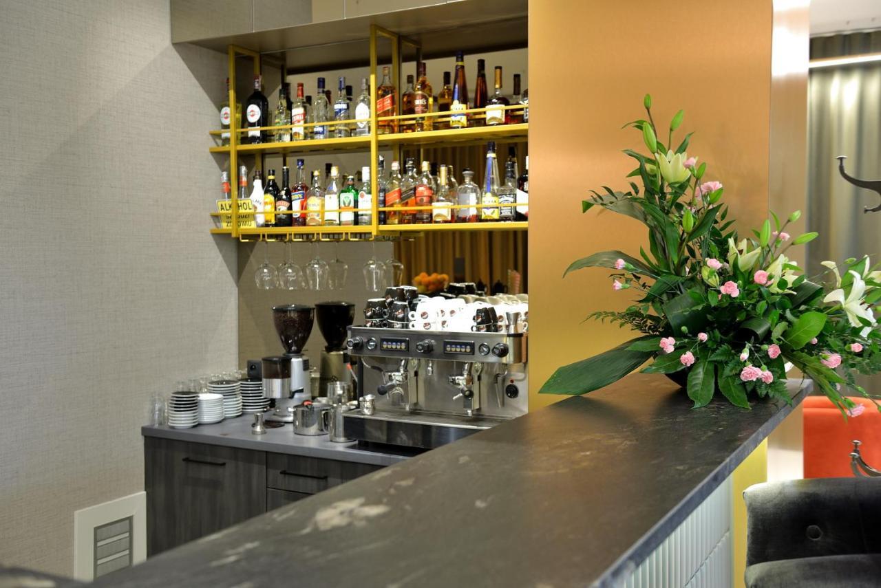 Quest Hotel - Dawniej Hotel Planeta ブジェスコ エクステリア 写真