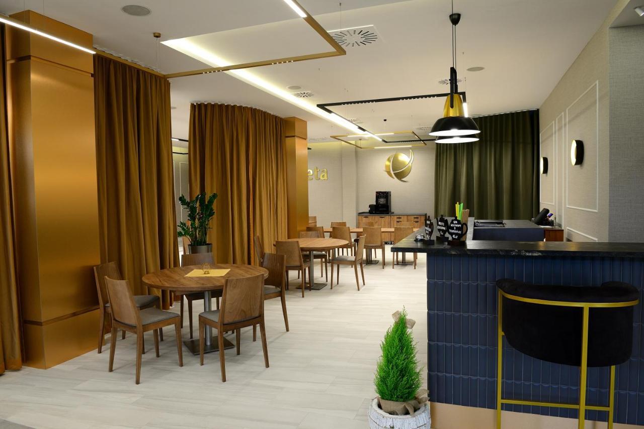 Quest Hotel - Dawniej Hotel Planeta ブジェスコ エクステリア 写真