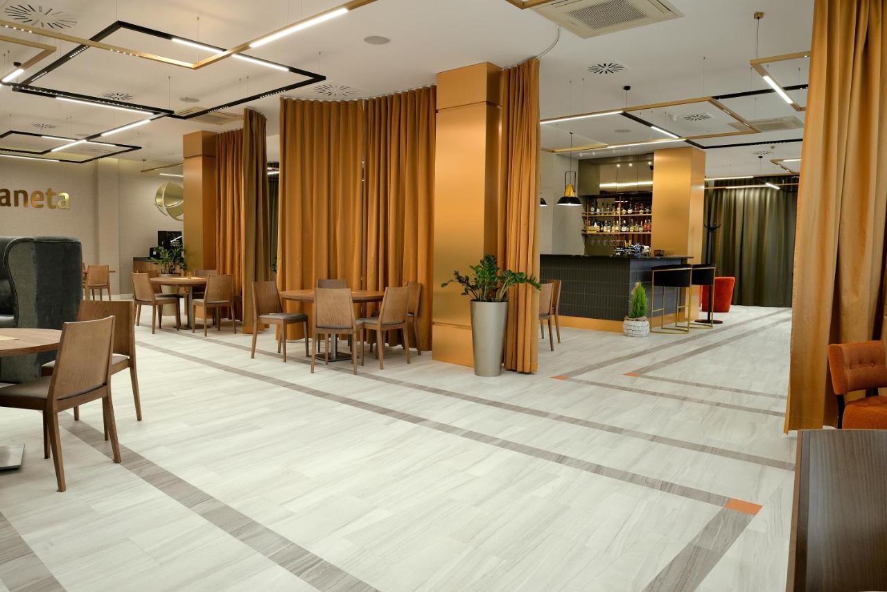 Quest Hotel - Dawniej Hotel Planeta ブジェスコ エクステリア 写真