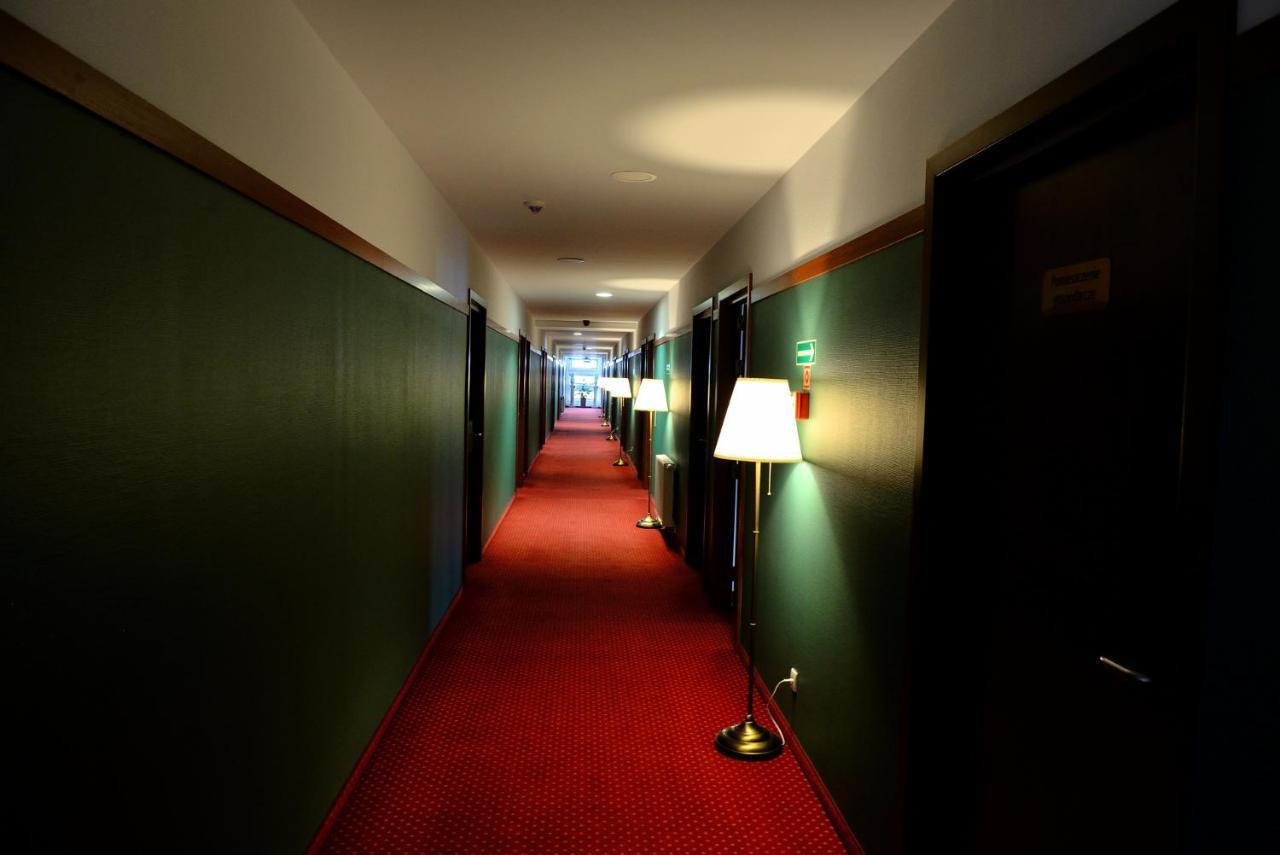 Quest Hotel - Dawniej Hotel Planeta ブジェスコ エクステリア 写真