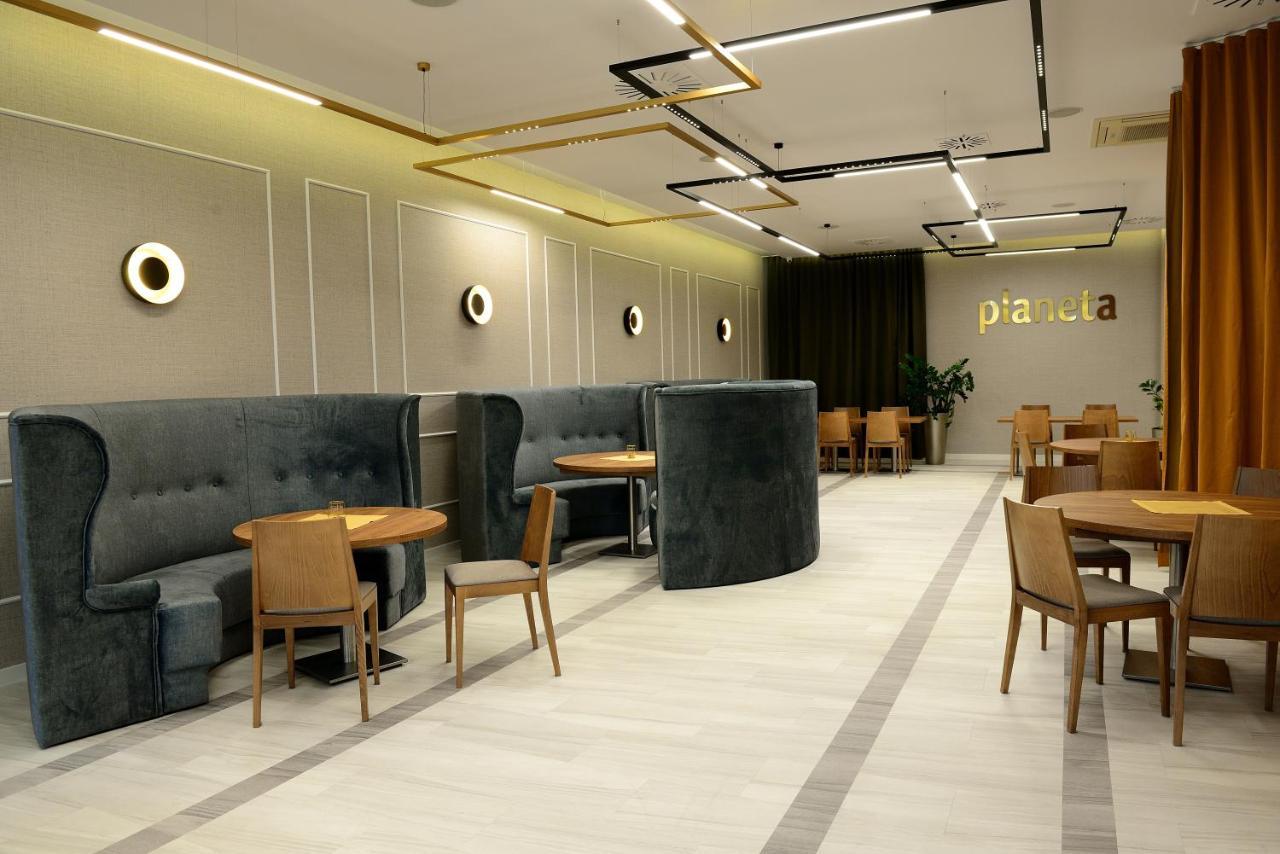 Quest Hotel - Dawniej Hotel Planeta ブジェスコ エクステリア 写真