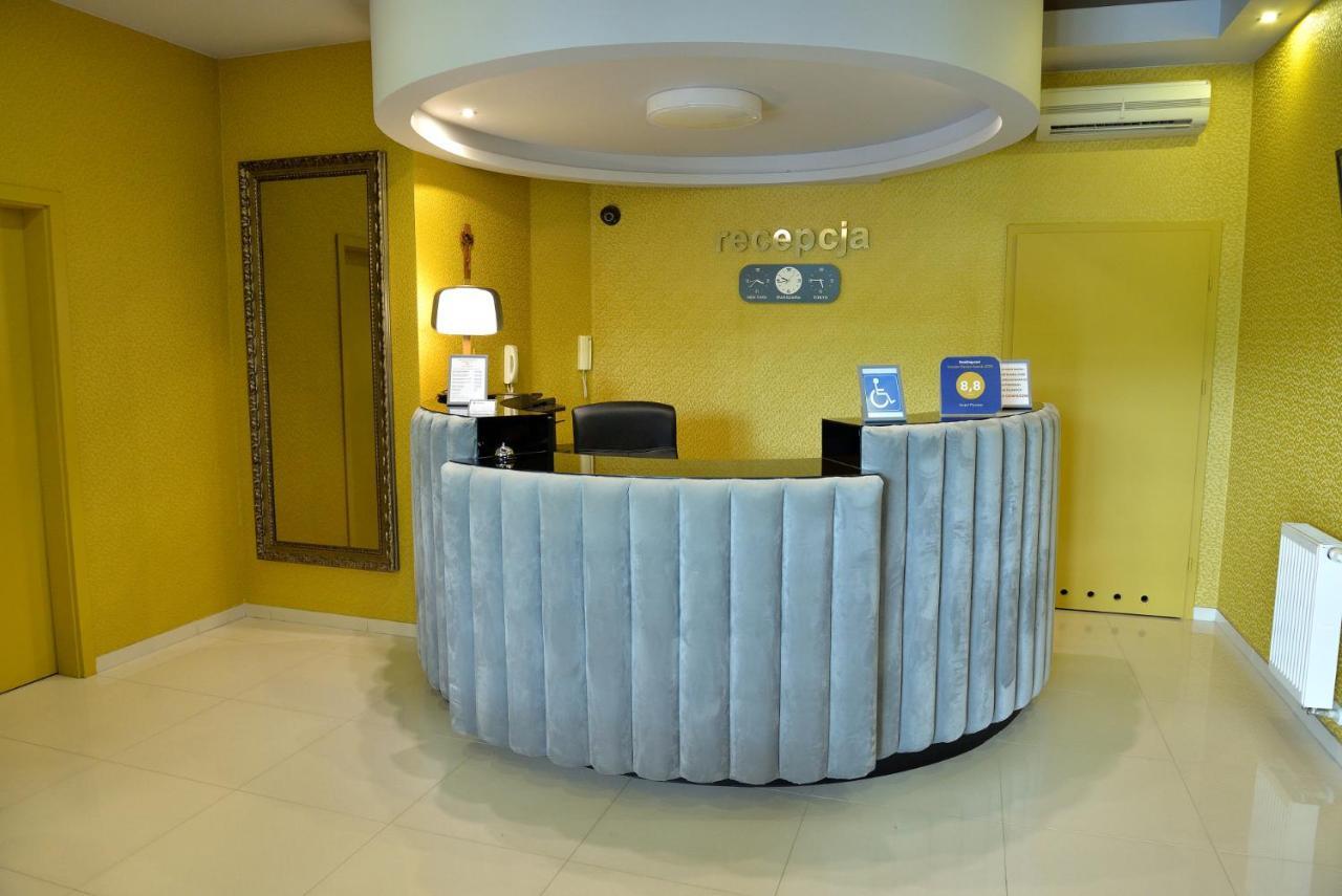 Quest Hotel - Dawniej Hotel Planeta ブジェスコ エクステリア 写真
