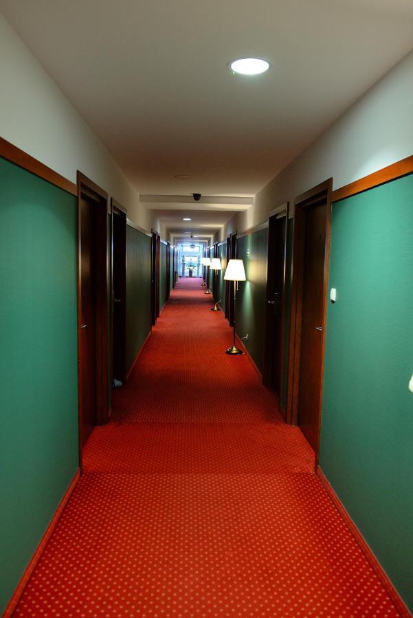 Quest Hotel - Dawniej Hotel Planeta ブジェスコ エクステリア 写真