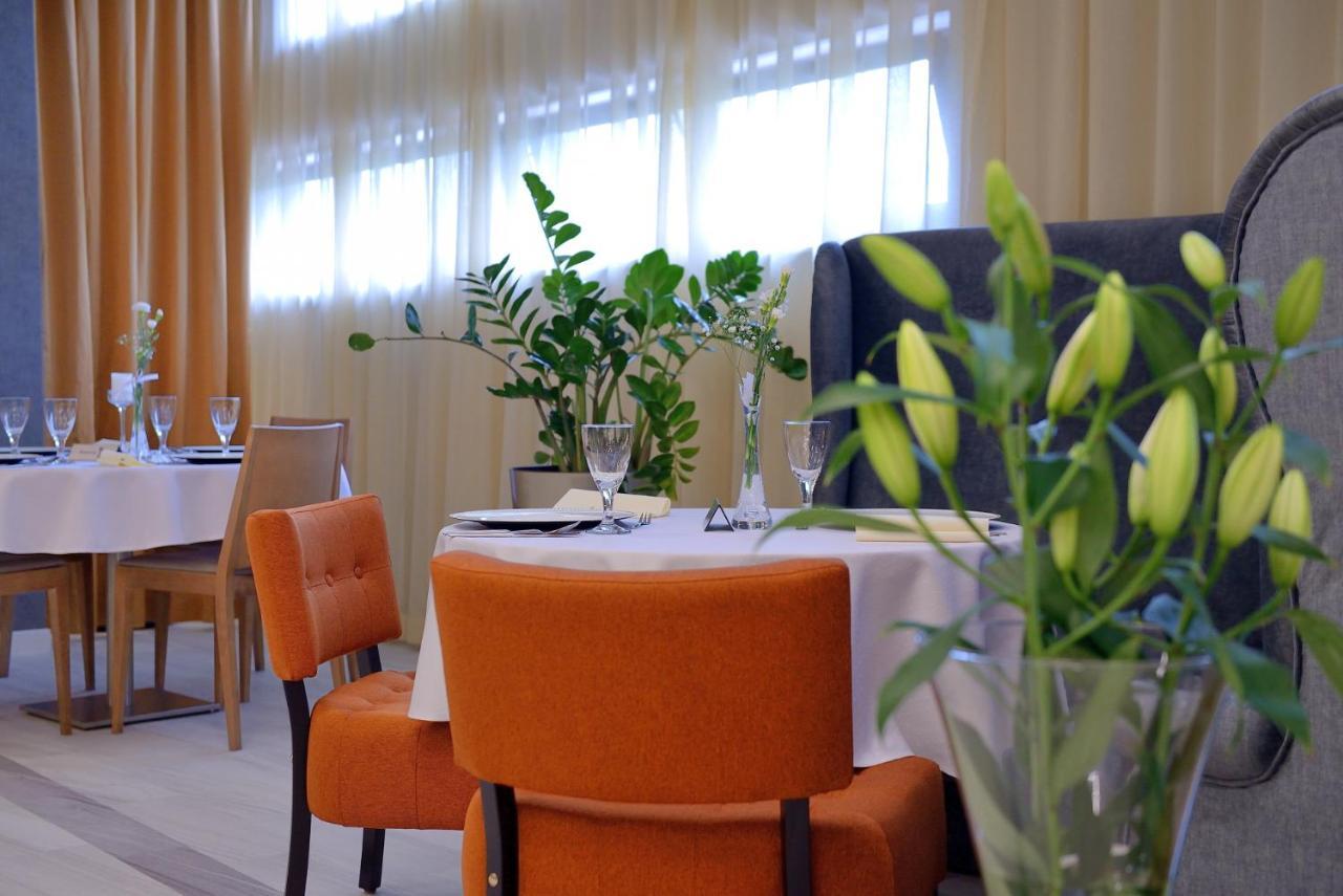 Quest Hotel - Dawniej Hotel Planeta ブジェスコ エクステリア 写真