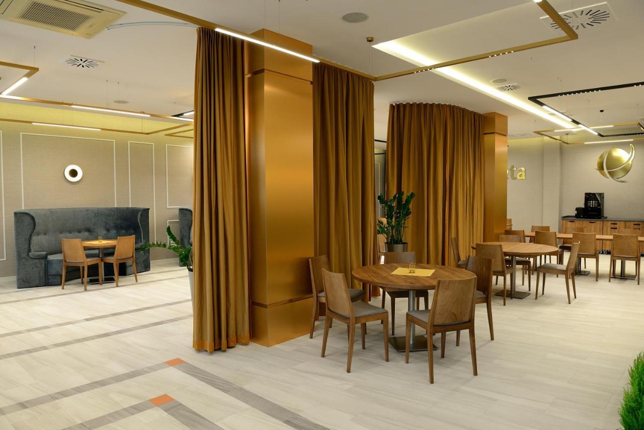 Quest Hotel - Dawniej Hotel Planeta ブジェスコ エクステリア 写真
