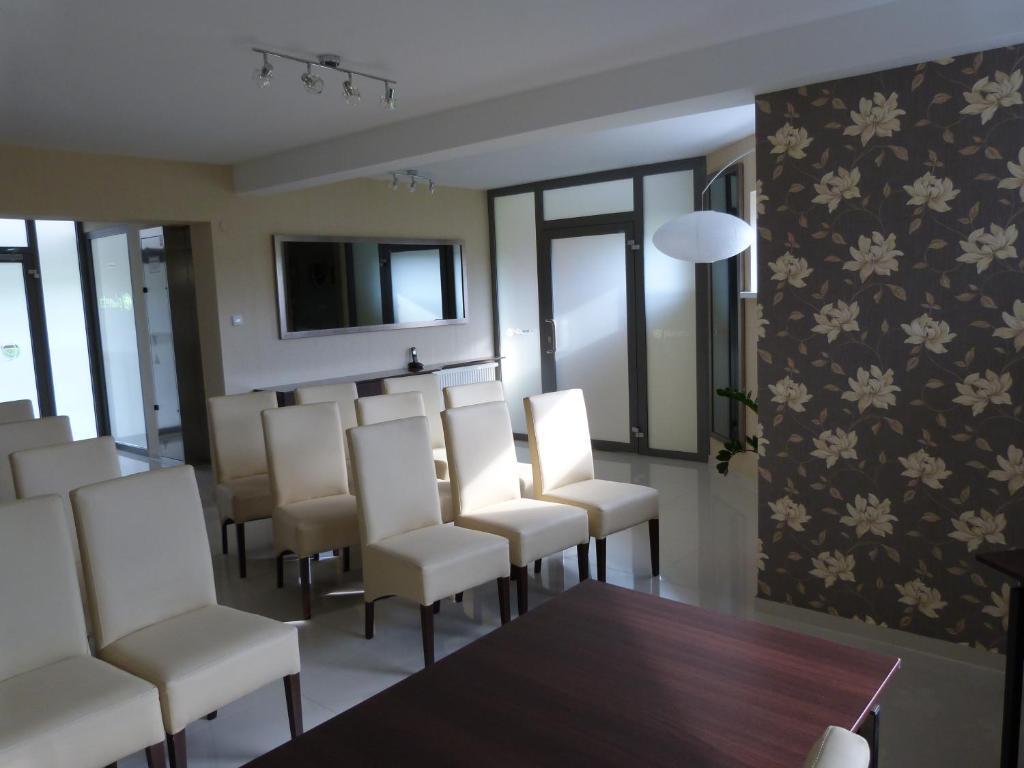 Quest Hotel - Dawniej Hotel Planeta ブジェスコ エクステリア 写真